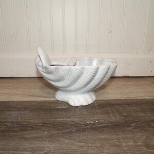 Unmarked White Ceramic Seashell Planter Footed Nautical Coastal Home Decor
